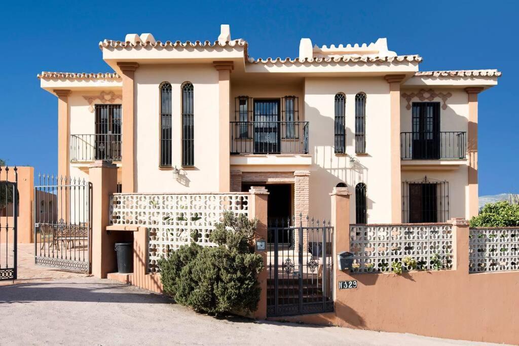 Preciosa Villa Con Gran Piscina Y Fabulosas Vistas Alhaurín de la Torre Екстериор снимка
